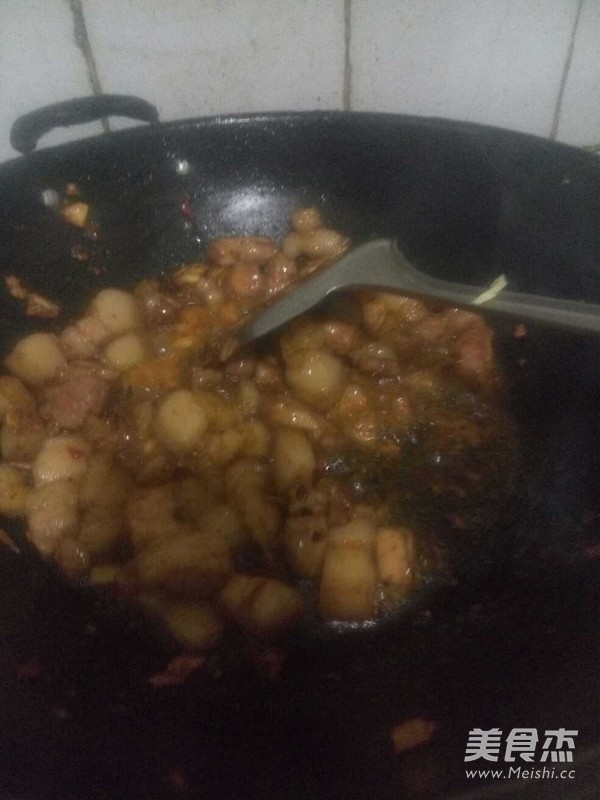 土豆红烧肉的做法步骤:2