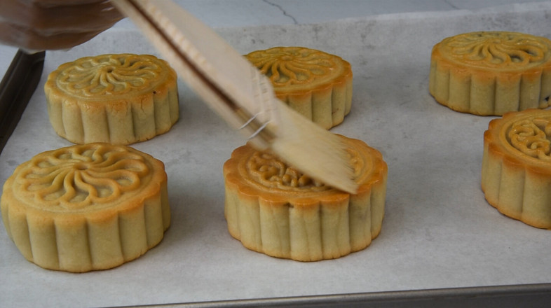 记忆中的味道,经典广式莲蓉月饼的做法步骤:10