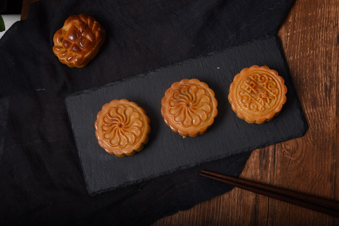 记忆中的味道,经典广式莲蓉月饼的做法步骤:11