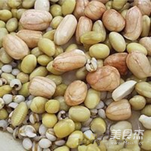 黄豆花生薏米豆浆的做法步骤：1