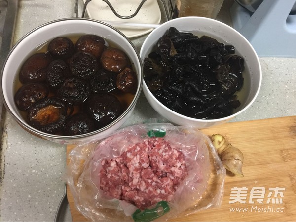 三鲜饺子的做法步骤：1