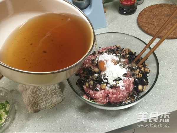 三鲜饺子的做法步骤:12