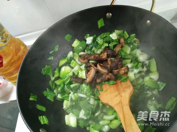 青菜肉圆烧馄饨的做法步骤：8