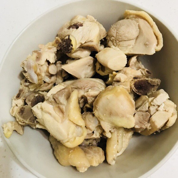 小鸡炖蘑菇土豆的做法步骤:2