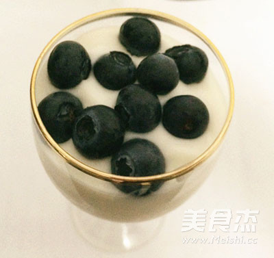 蓝莓酸奶杯的做法步骤：4