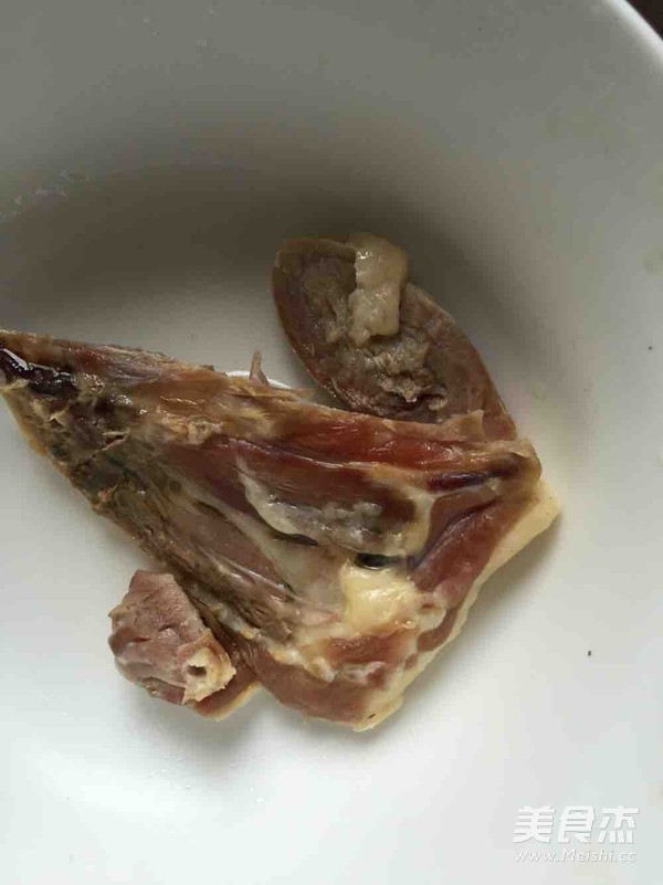 腊鸭烧麦的做法步骤：1