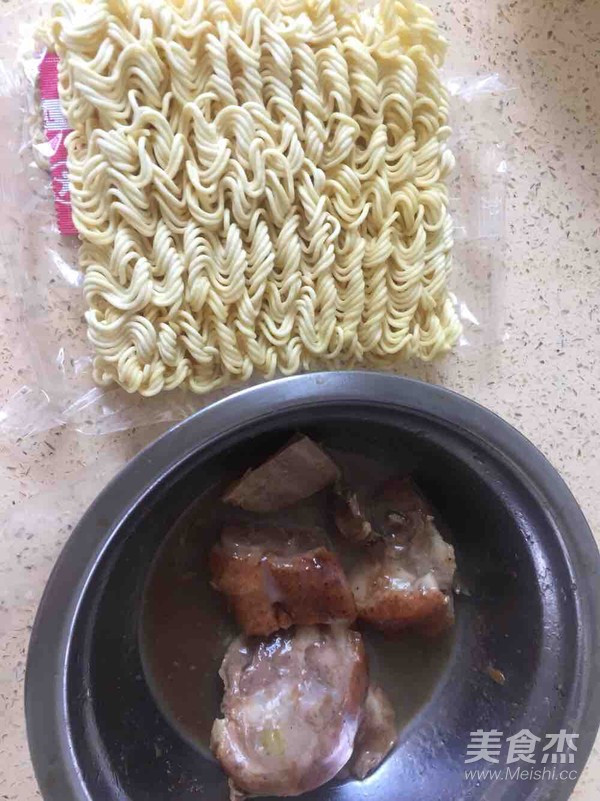 懒人版烧鸭面的做法步骤：1