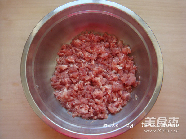 春节餐桌必备菜四喜丸子的做法步骤：1