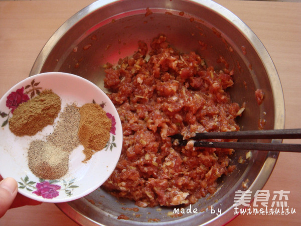 春节餐桌必备菜四喜丸子的做法步骤:5