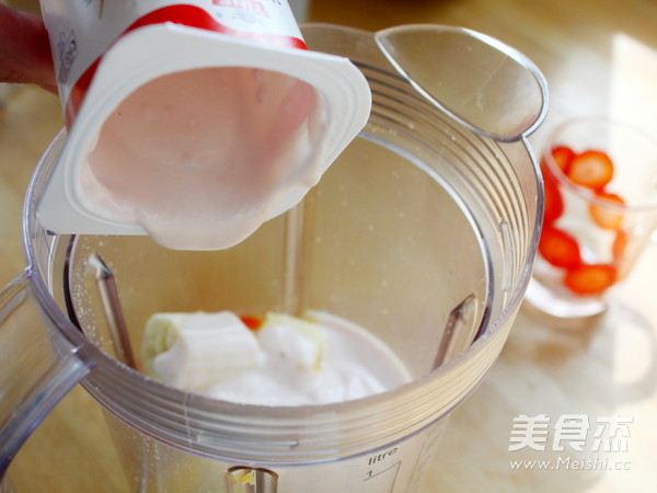 草莓思慕雪的做法步骤:4
