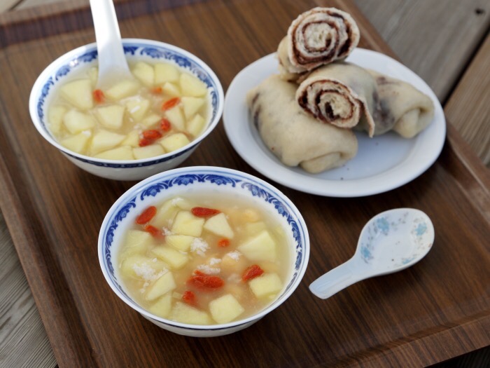 早餐：米酒苹果汤+蜜豆卷的做法步骤：7