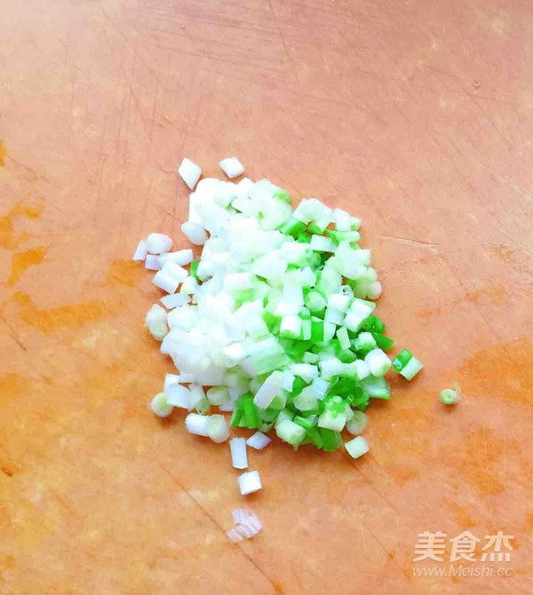 洋葱豆豉炒排骨的做法步骤:2