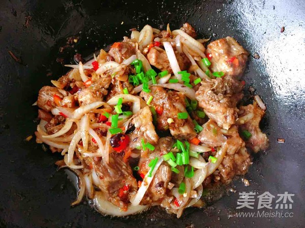 洋葱豆豉炒排骨的做法步骤:9