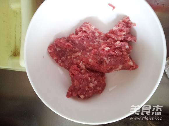 小白菜氽丸子的做法步骤：1