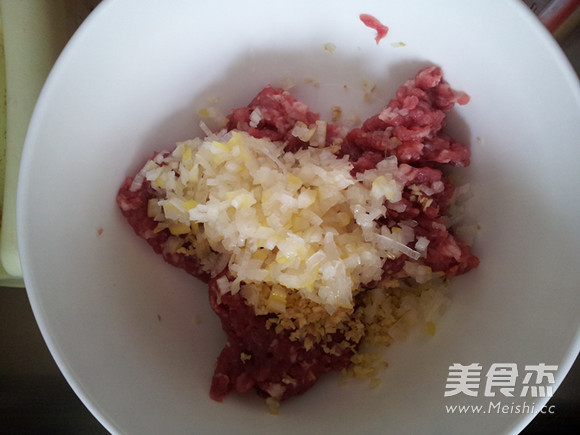 小白菜氽丸子的做法步骤:3