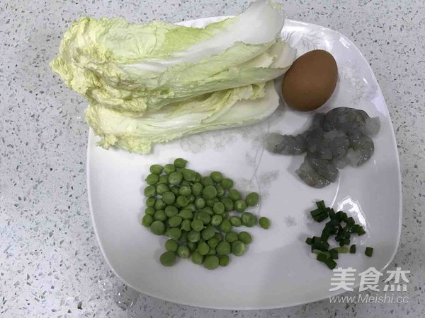 白菜虾仁豌豆汤的做法步骤：1