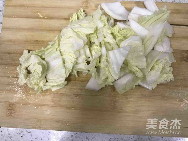 白菜虾仁豌豆汤的做法步骤：2