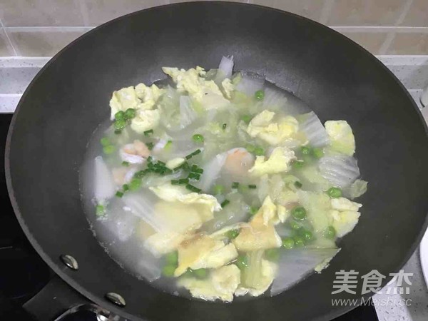 白菜虾仁豌豆汤的做法步骤：11