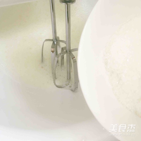 没有柠檬汁也可以做出来的蔓越梅天使蛋糕的做法步骤：2