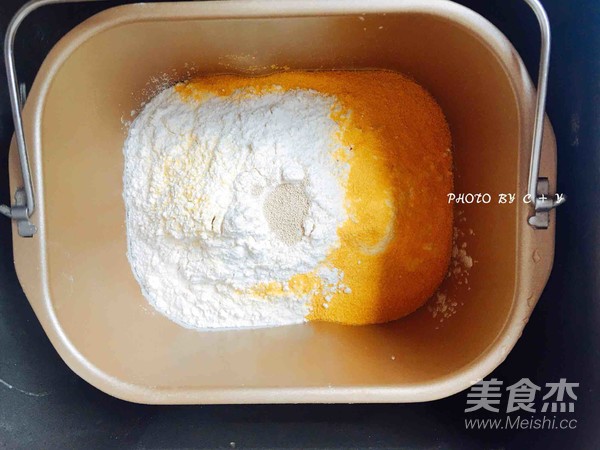 颗颗香浓花生粒入口的南瓜乳酪软欧包的做法步骤:17