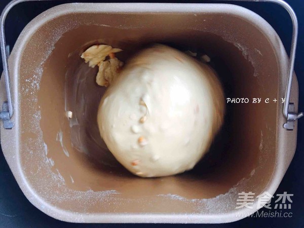 颗颗香浓花生粒入口的南瓜乳酪软欧包的做法步骤:17