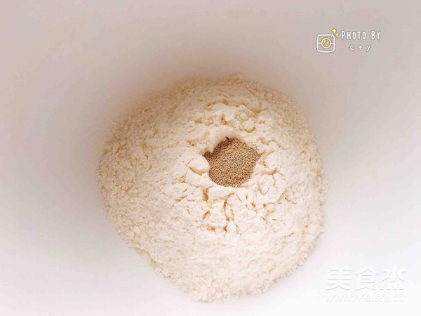 有颜又柔软的蔓越莓吐司的做法步骤:2