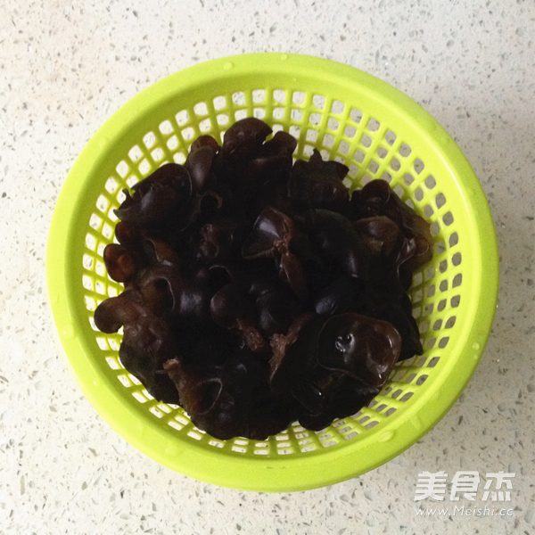 排毒养生健康凉拌菜的做法步骤:2