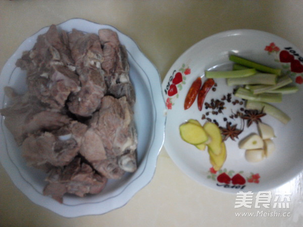 红烧猪脊骨的做法步骤:3