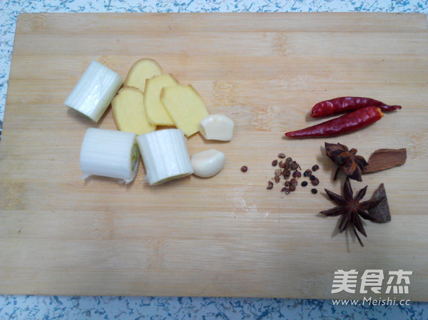 小鸡炖蘑菇的做法步骤:3