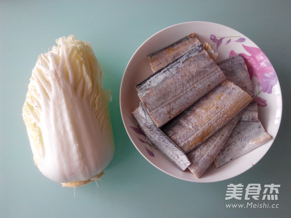 带鱼扒白菜的做法步骤：1