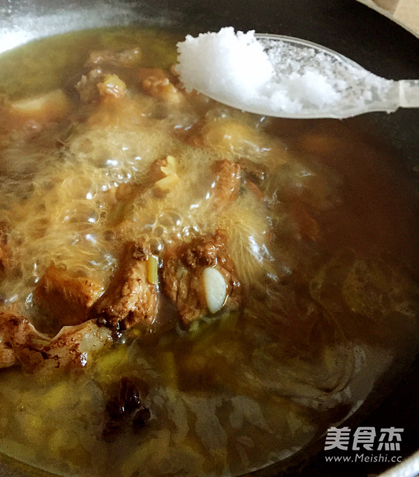 土豆炖排骨的做法步骤:7