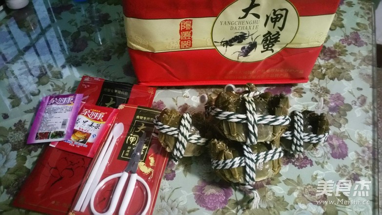 清蒸大闸蟹的做法步骤：1