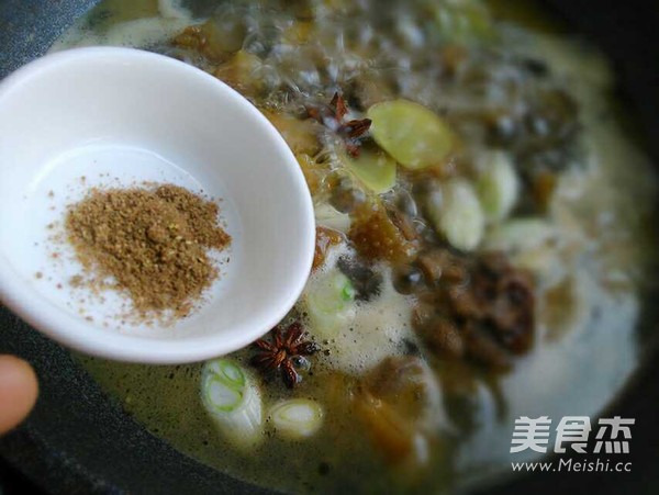 小鸡蘑菇炖粉条的做法步骤：12