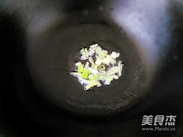 木耳炒白菜的做法步骤：5