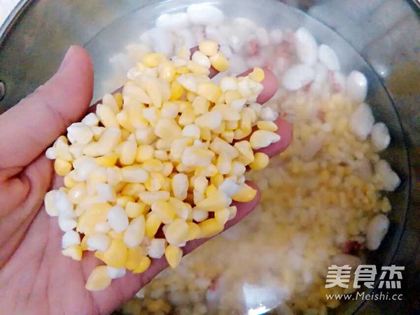 大碴粥的做法步骤：3