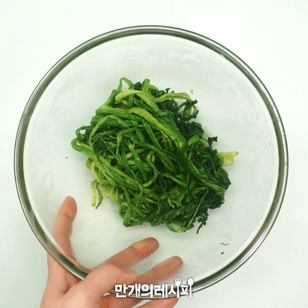 水芹紫菜卷饭的做法步骤：3