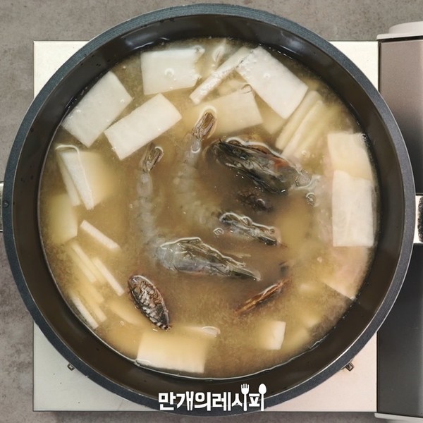 大酱软泡汤（清章鱼汤）的做法步骤：3