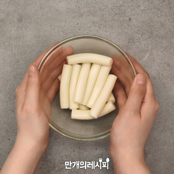 炒年糕牛肉卷的做法步骤：1