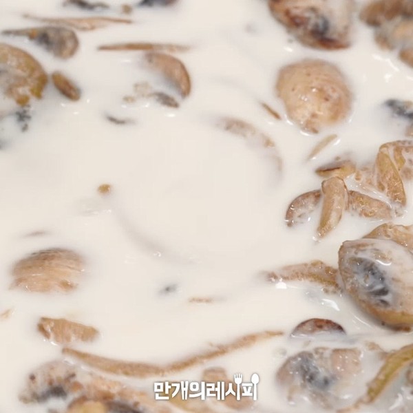 双孢菇芝麻汤的做法步骤:5