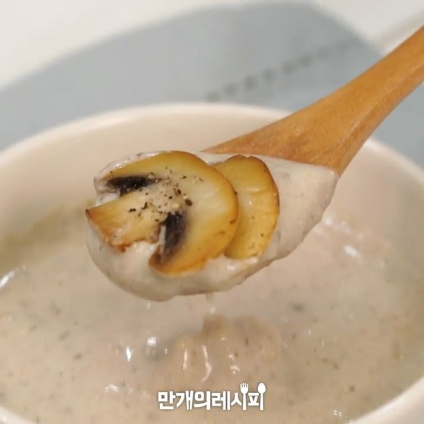 双孢菇芝麻汤的做法步骤:9