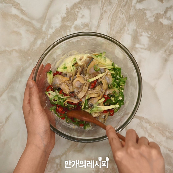 西葫芦蛤蜊煎饼的做法步骤：3