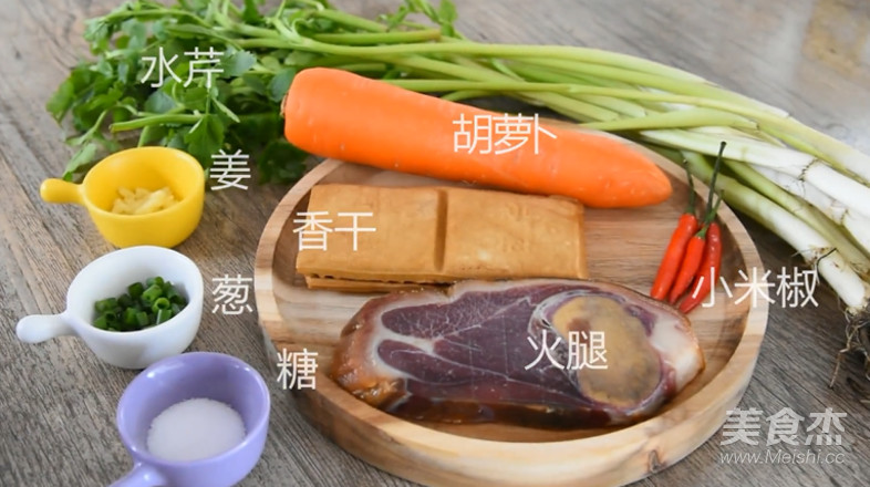 水芹炒香干要好吃加这个的做法步骤：1
