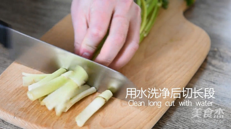 水芹炒香干要好吃加这个的做法步骤:6