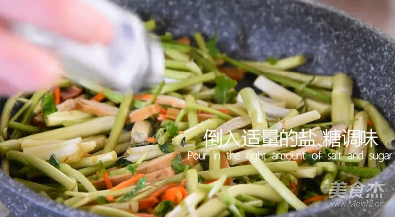 水芹炒香干要好吃加这个的做法步骤:14