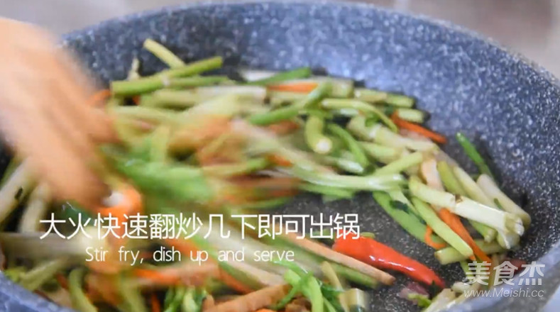 水芹炒香干要好吃加这个的做法步骤:15