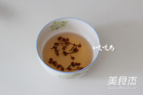 荠菜鲜肉馄饨的做法步骤：1