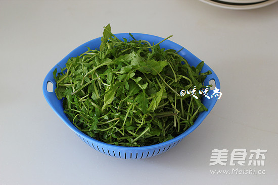 荠菜鲜肉馄饨的做法步骤:2