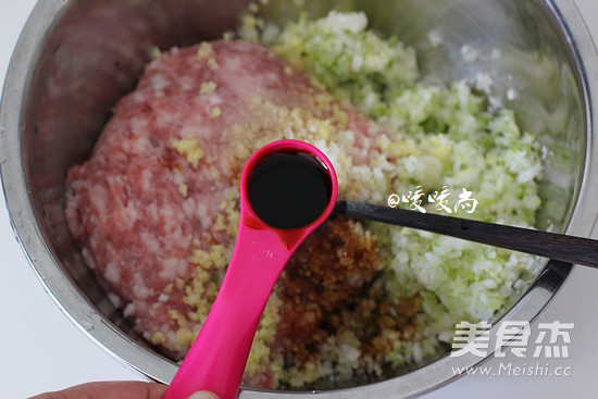 荠菜鲜肉馄饨的做法步骤:6