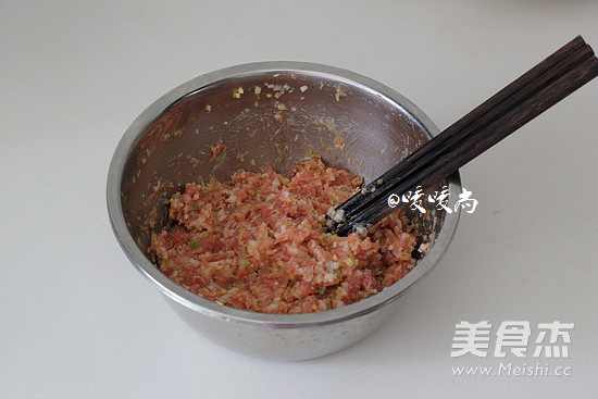 荠菜鲜肉馄饨的做法步骤:7