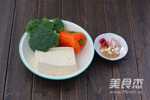 蚝油西兰花烧豆腐的做法步骤：1
